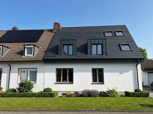 Dachsanierung mit Schieferoptik und VELUX Dachfenstern – Bochum-Querenburg