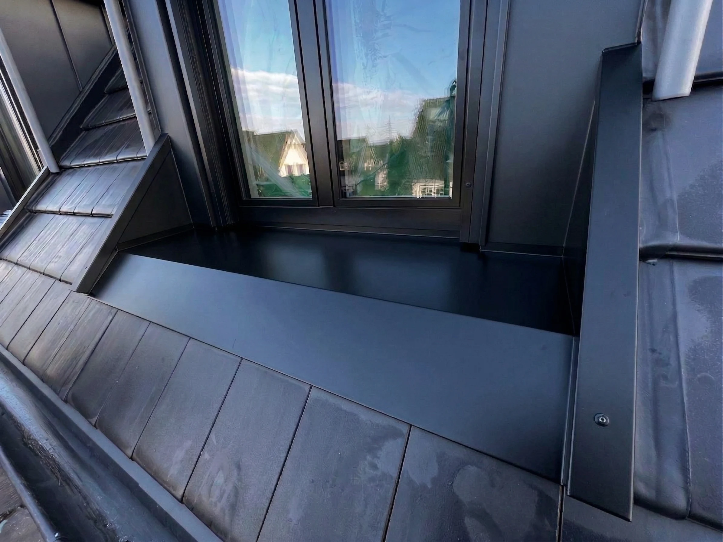 Fensterbank-Detailarbeit mit Zinkblech und Dachfenster-Anschluss – Bochum-Weidmar